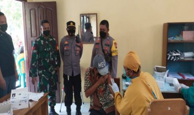 Polres Ngawi Melaksanakan Pengamanan dan Pendampingan Pelaksanaan Vaksinasi
