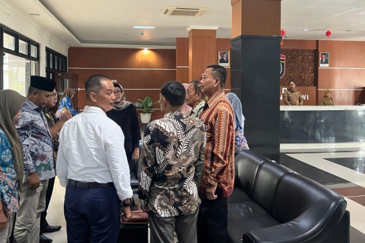 Patut Dicontoh, Tiap Jam 10 Pagi DPRD Ngawi Putar Lagu Indonesia Raya Semua Wajib Berdiri Menyanyikan