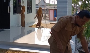 Kades Wonokerto Kedunggalar Tekankan Disiplin Kebersihan Lingkungan Kantor Desa